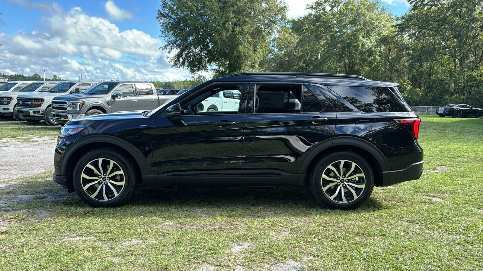 2025 Ford Explorer ST-Line 3