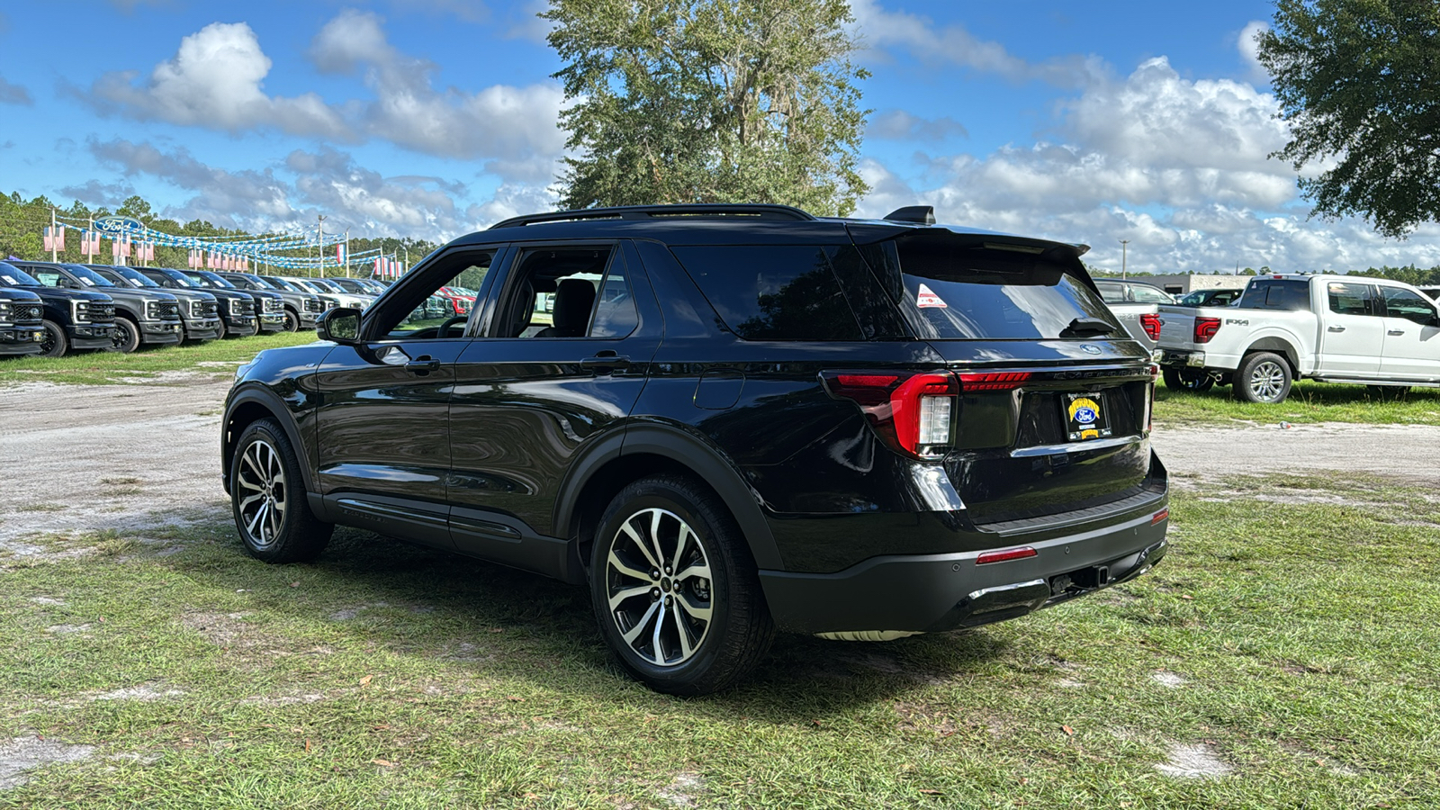 2025 Ford Explorer ST-Line 4