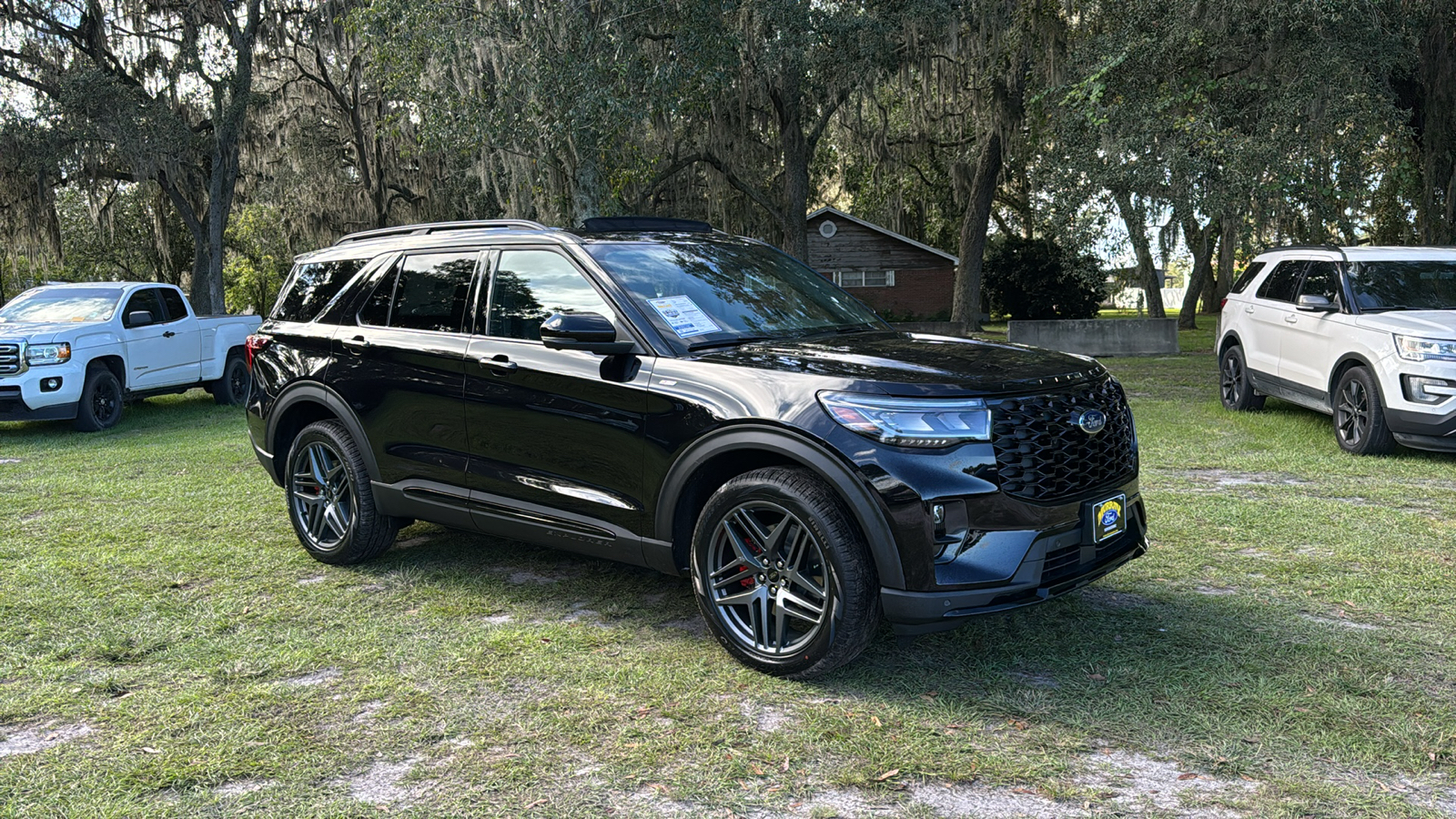 2025 Ford Explorer ST-Line 1