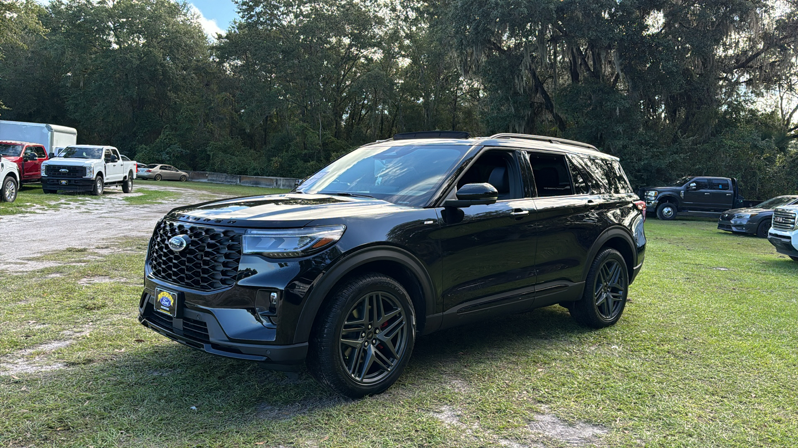 2025 Ford Explorer ST-Line 2