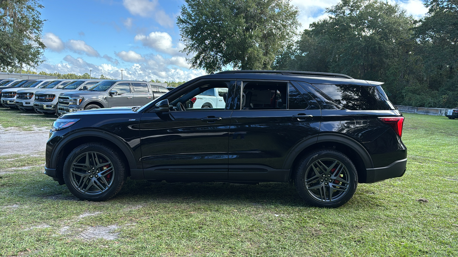 2025 Ford Explorer ST-Line 3