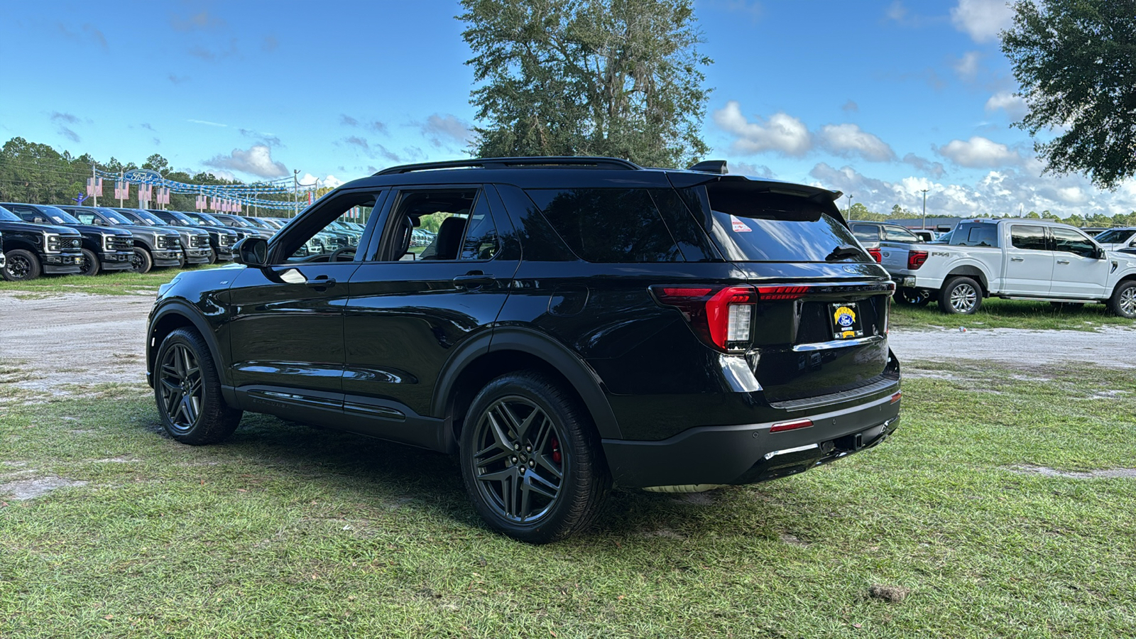 2025 Ford Explorer ST-Line 4