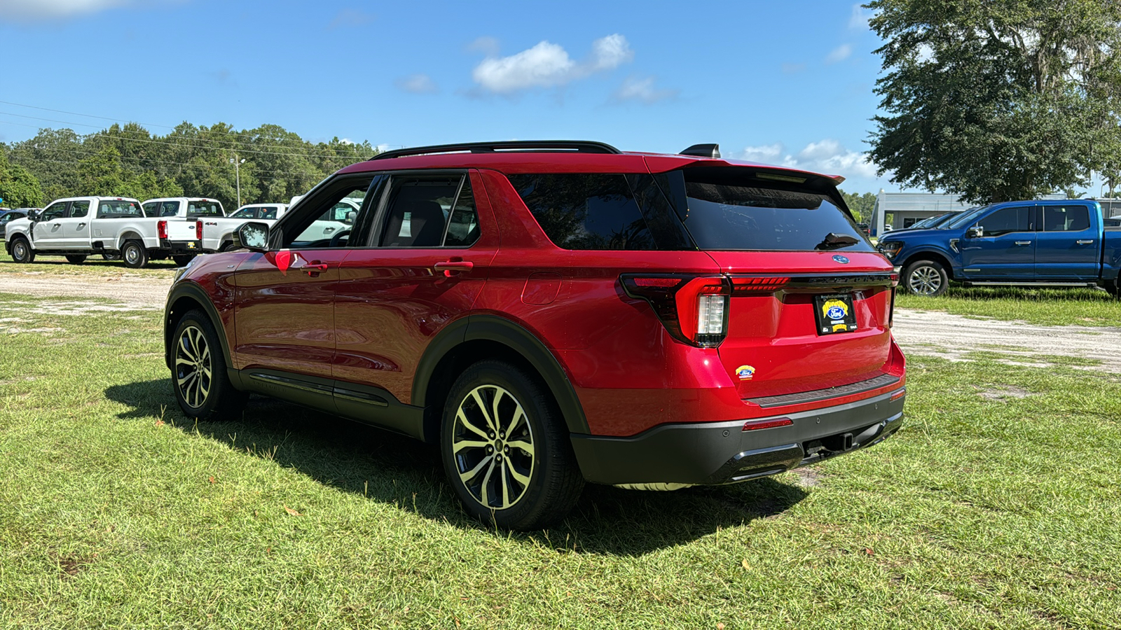 2025 Ford Explorer ST-Line 4