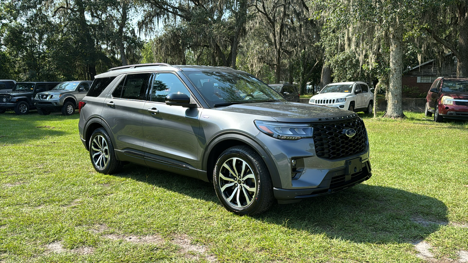 2025 Ford Explorer ST-Line 1