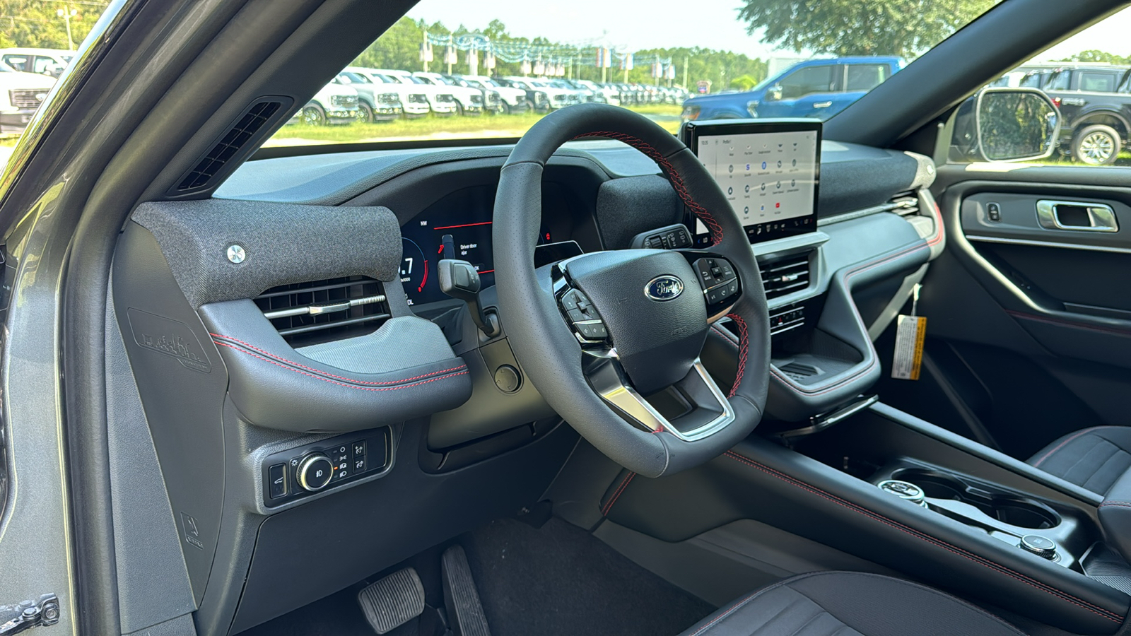 2025 Ford Explorer ST-Line 32