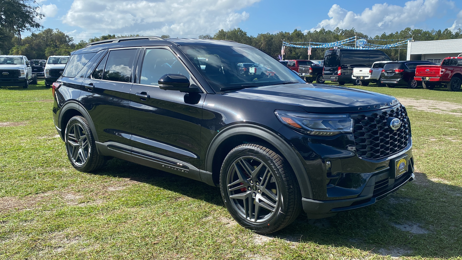 2025 Ford Explorer ST-Line 1