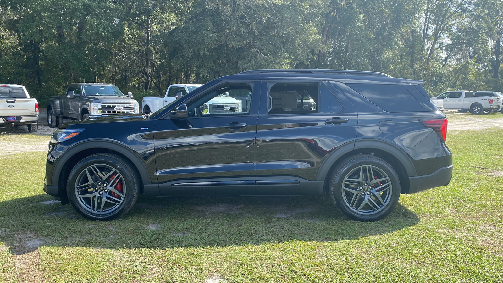 2025 Ford Explorer ST-Line 4