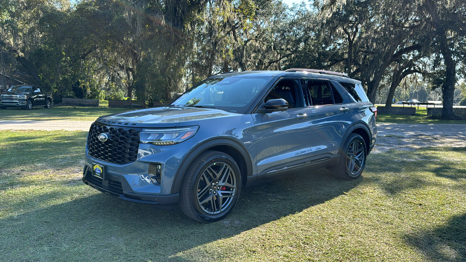 2025 Ford Explorer ST-Line 2