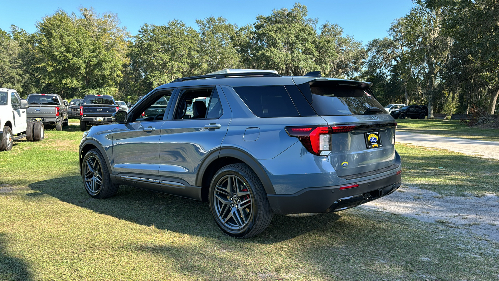 2025 Ford Explorer ST-Line 4