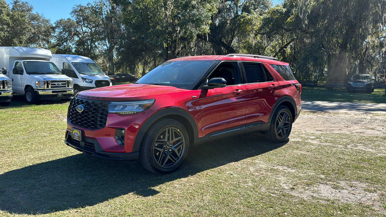 2025 Ford Explorer ST-Line 2