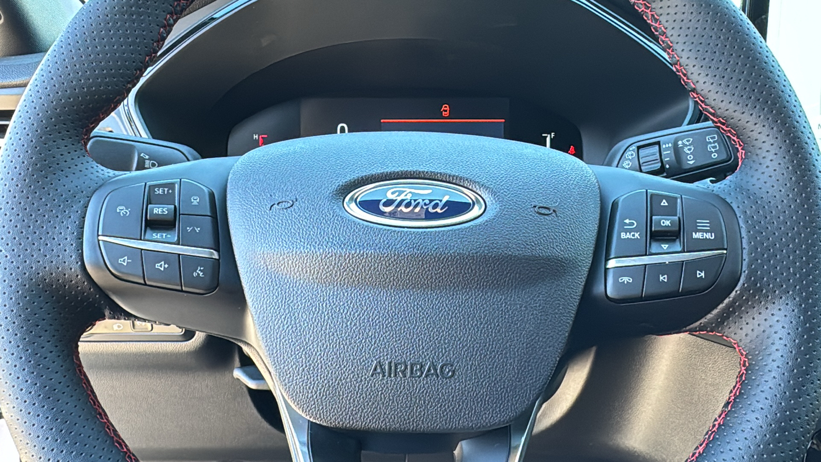 2025 Ford Escape ST-Line 18