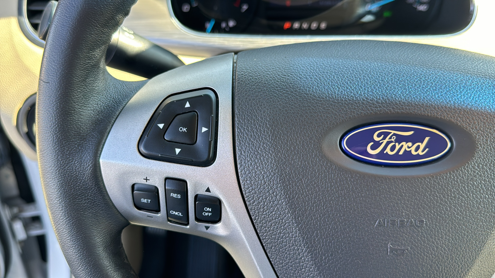 2014 Ford Taurus SEL 18