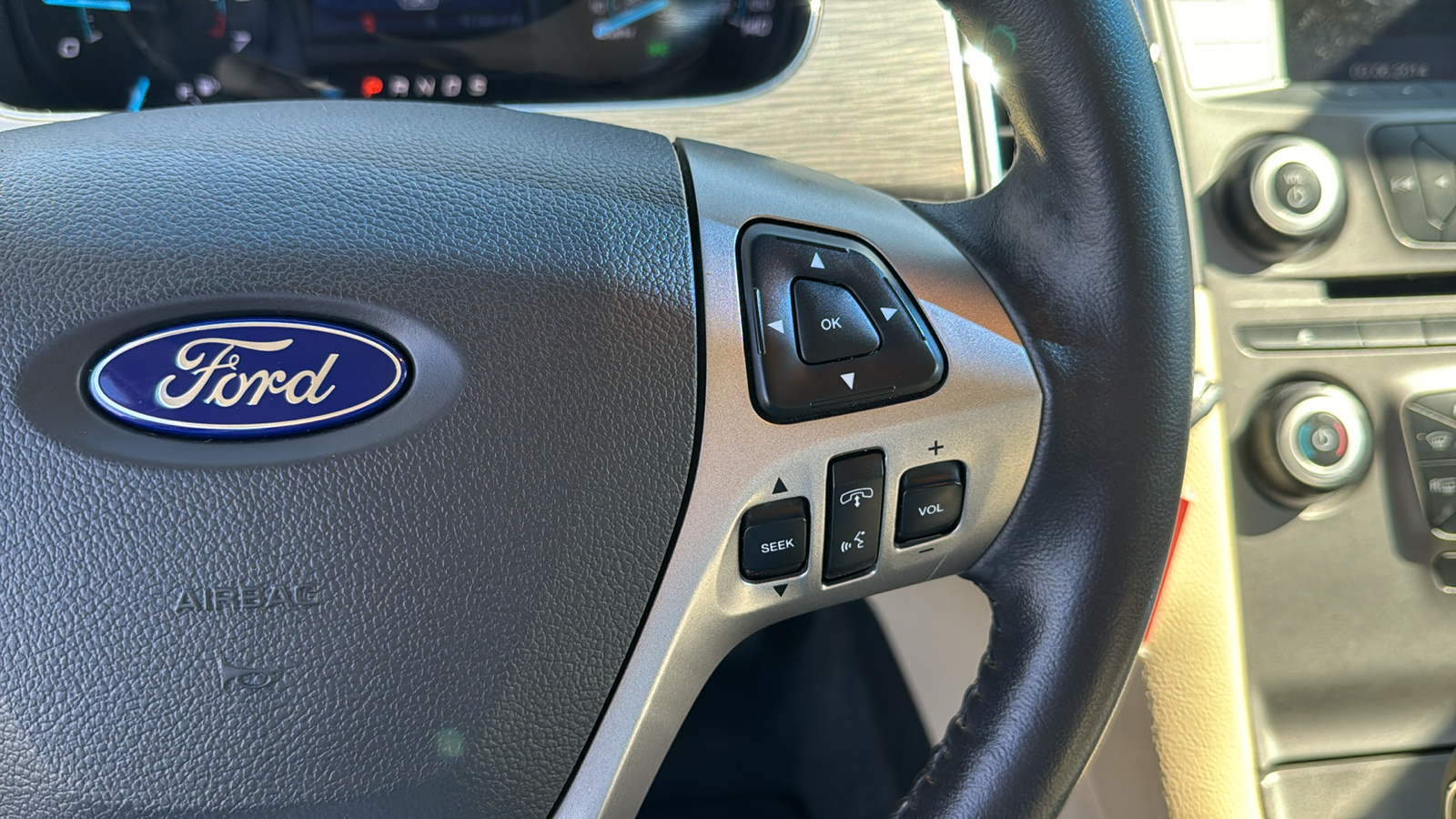2014 Ford Taurus SEL 19