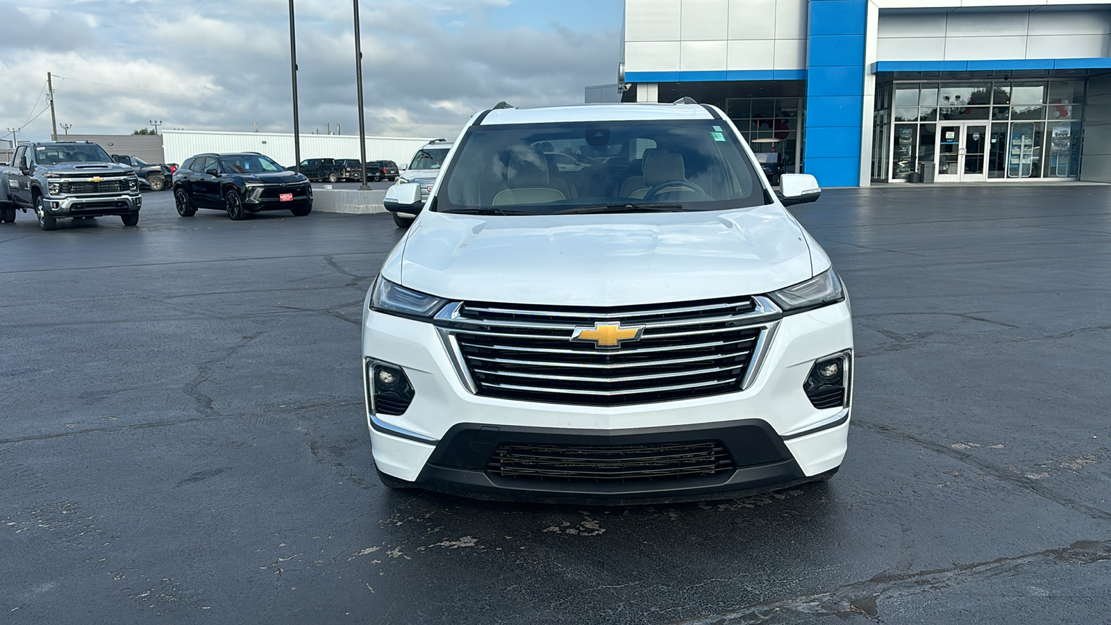 2023 Chevrolet Traverse Premier 2