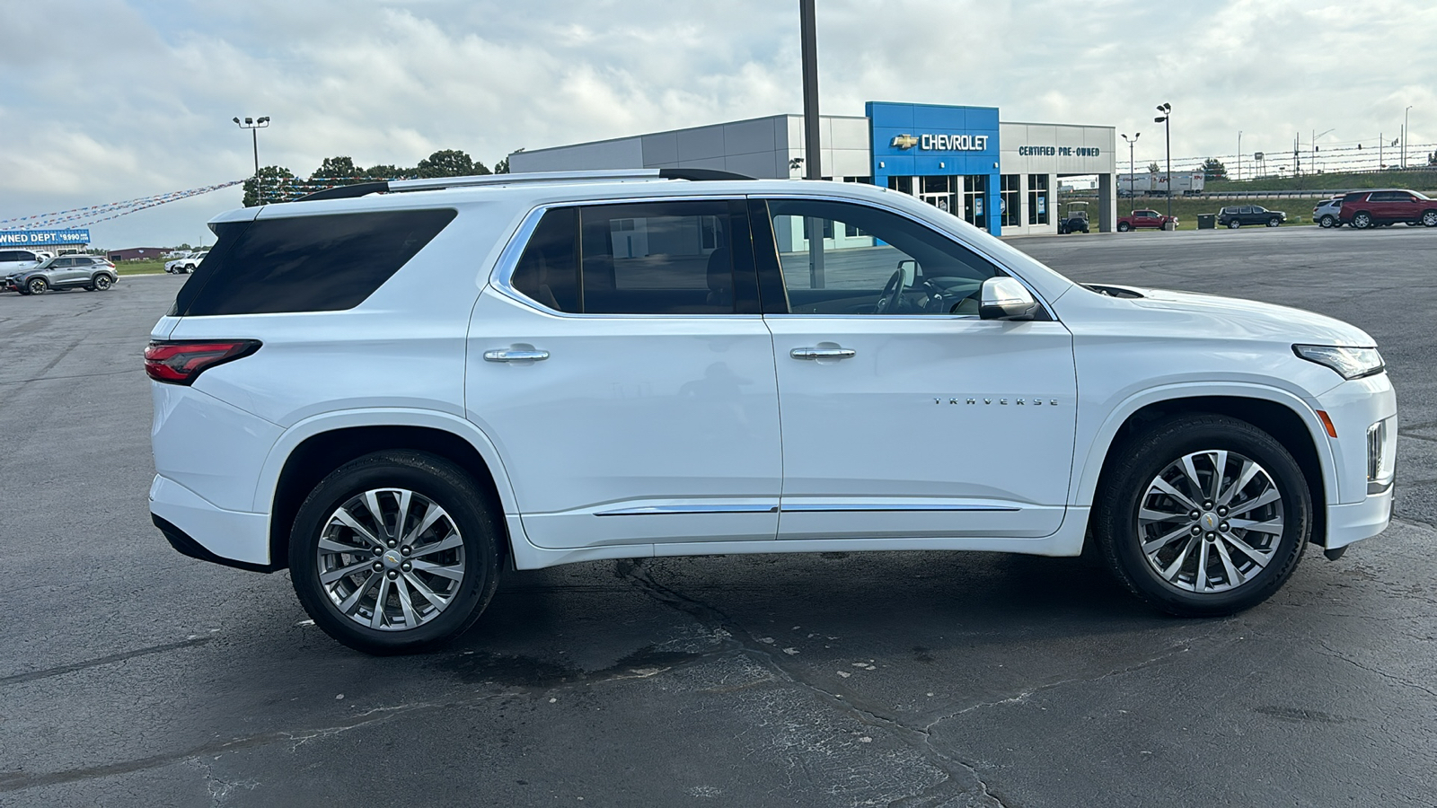 2023 Chevrolet Traverse Premier 8