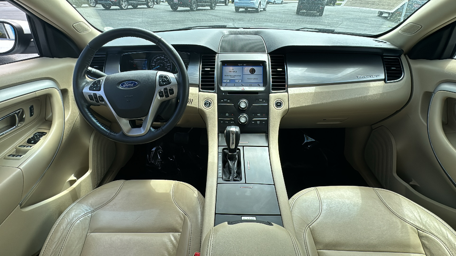 2017 Ford Taurus SEL 11