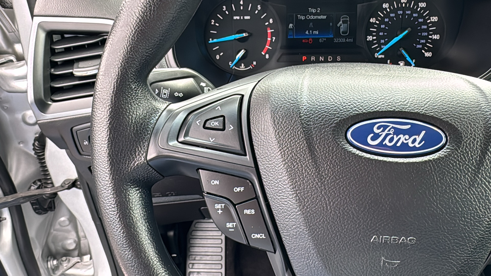 2019 Ford Edge SE 19