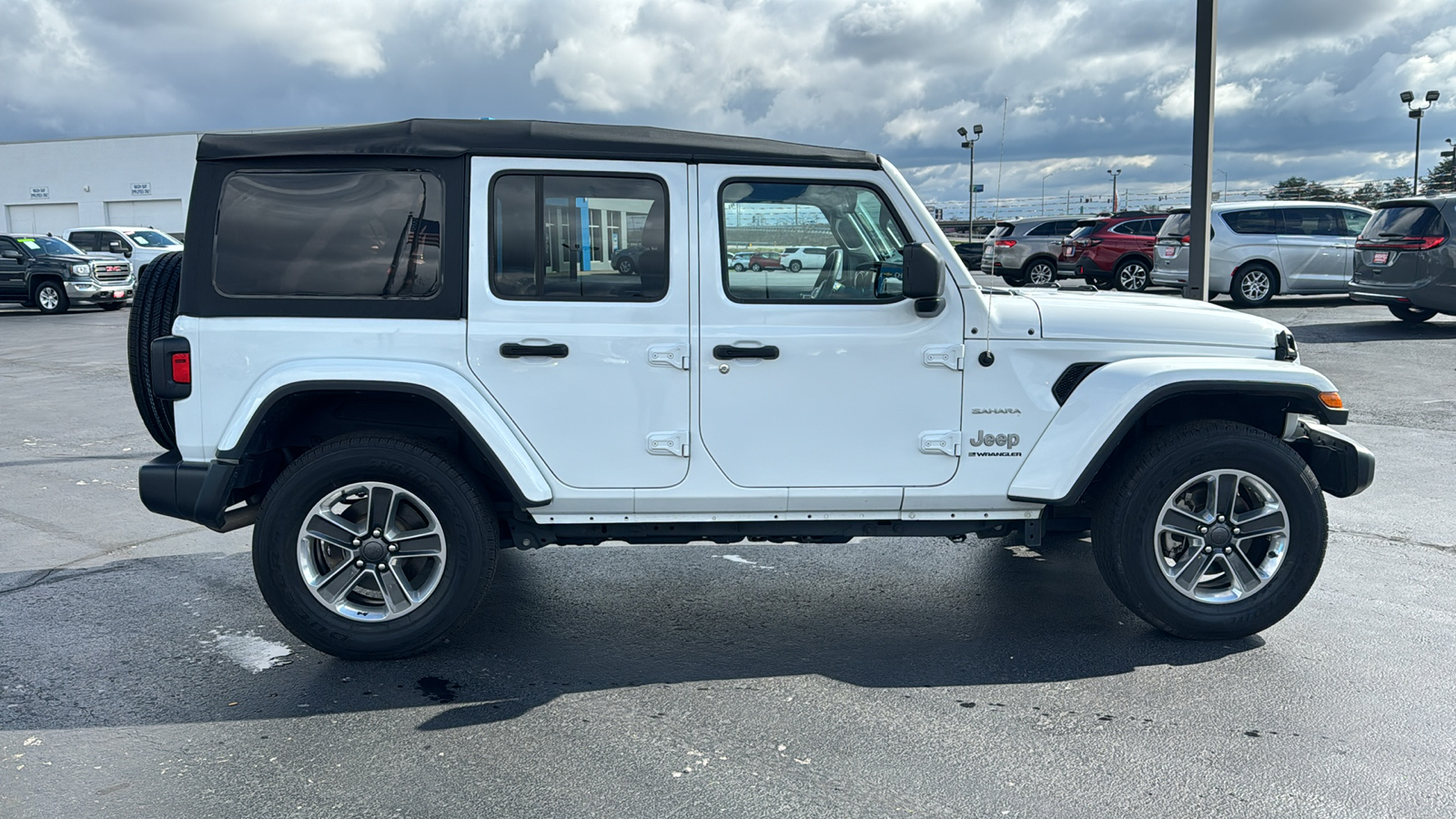 2023 Jeep Wrangler Sahara 10