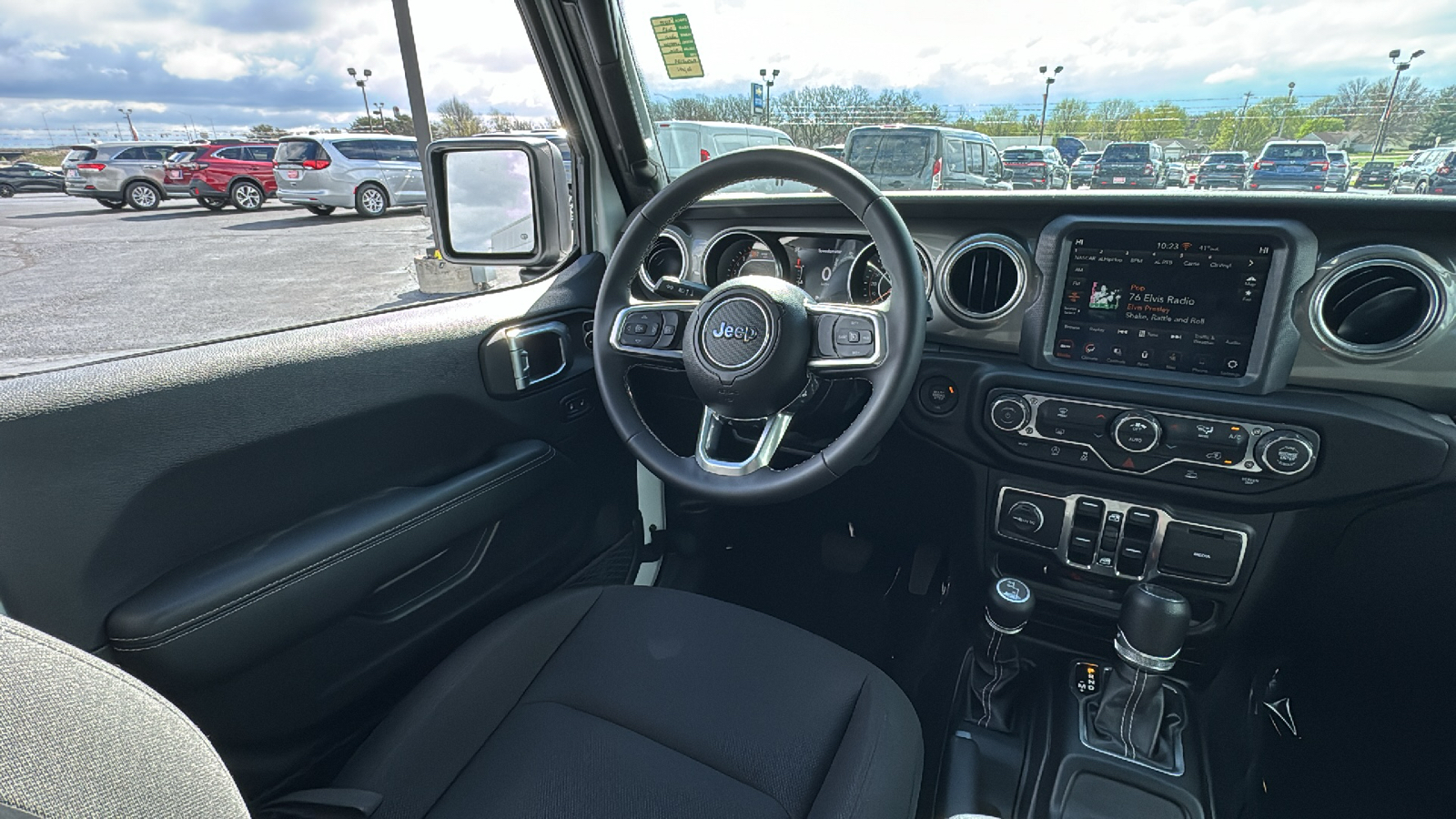 2023 Jeep Wrangler Sahara 13