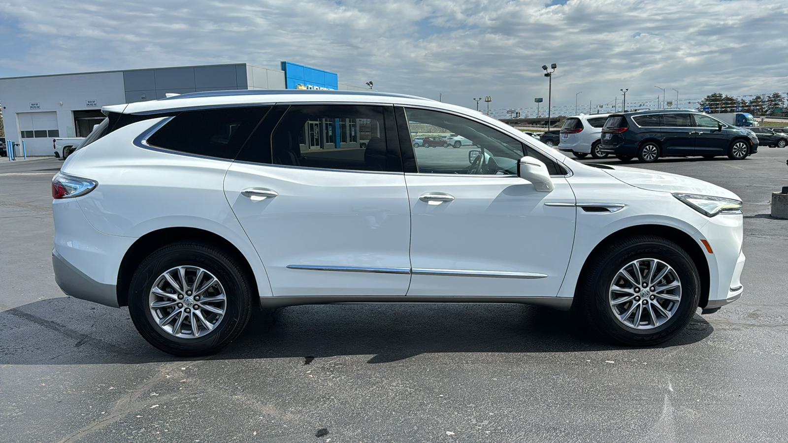 2023 Buick Enclave Essence 11