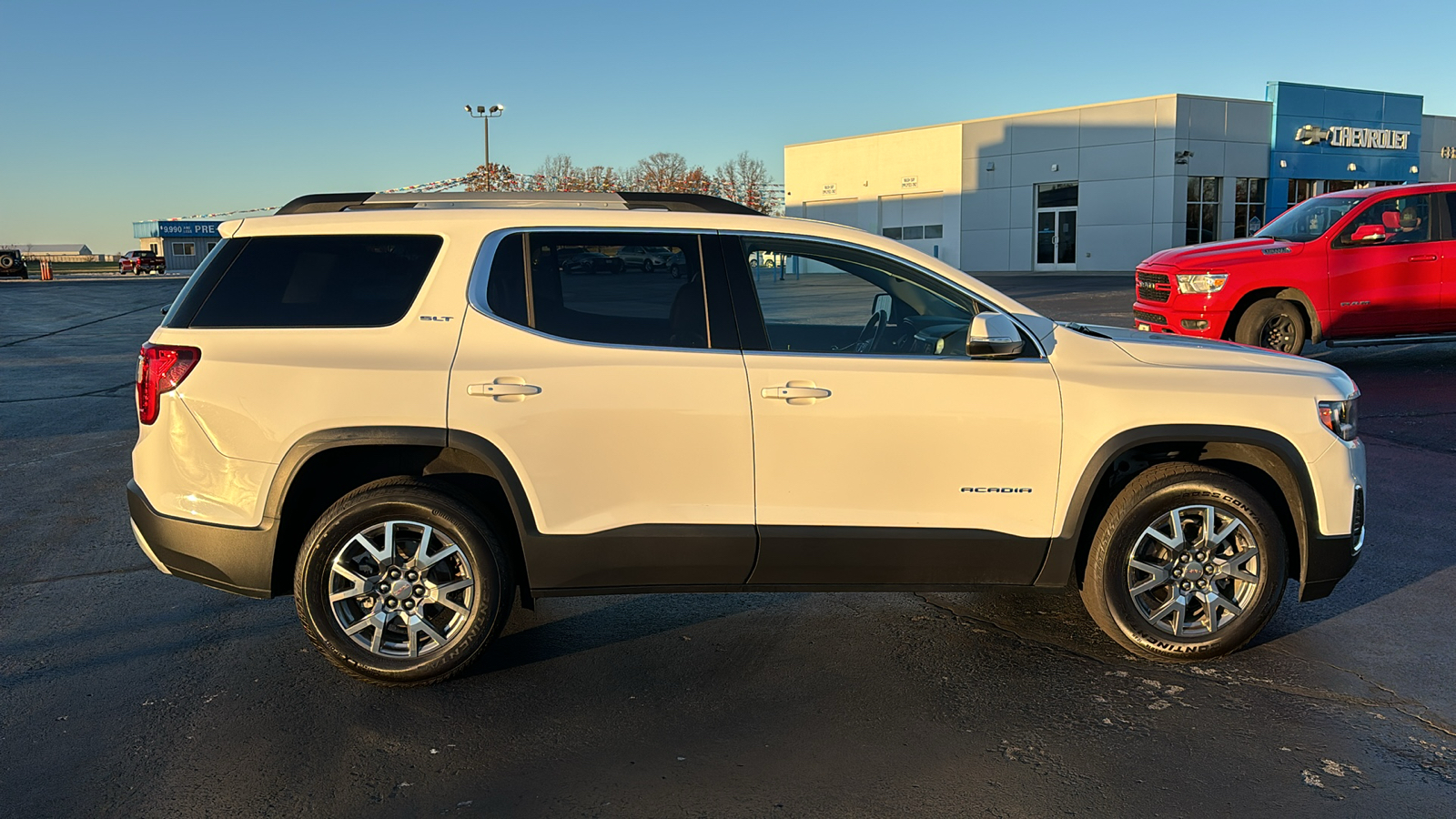 2023 GMC Acadia SLT 8