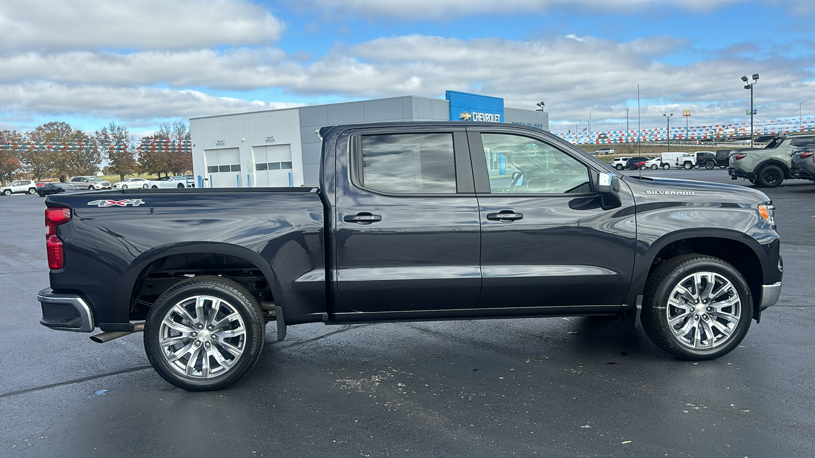 2024 Chevrolet Silverado 1500 LT 8