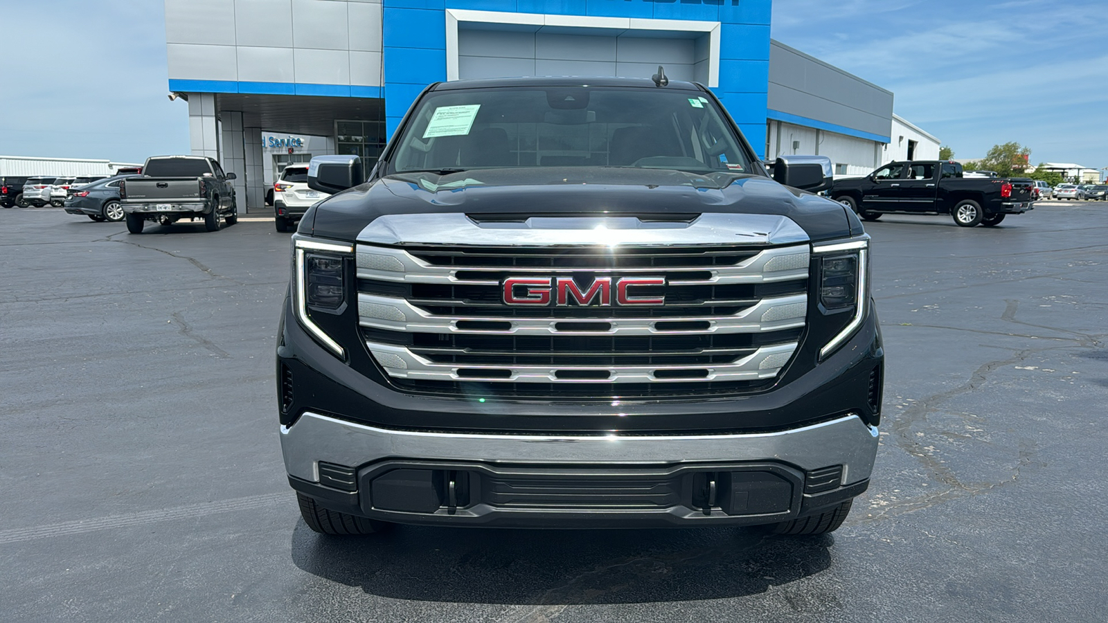 2023 GMC Sierra 1500 SLE 2