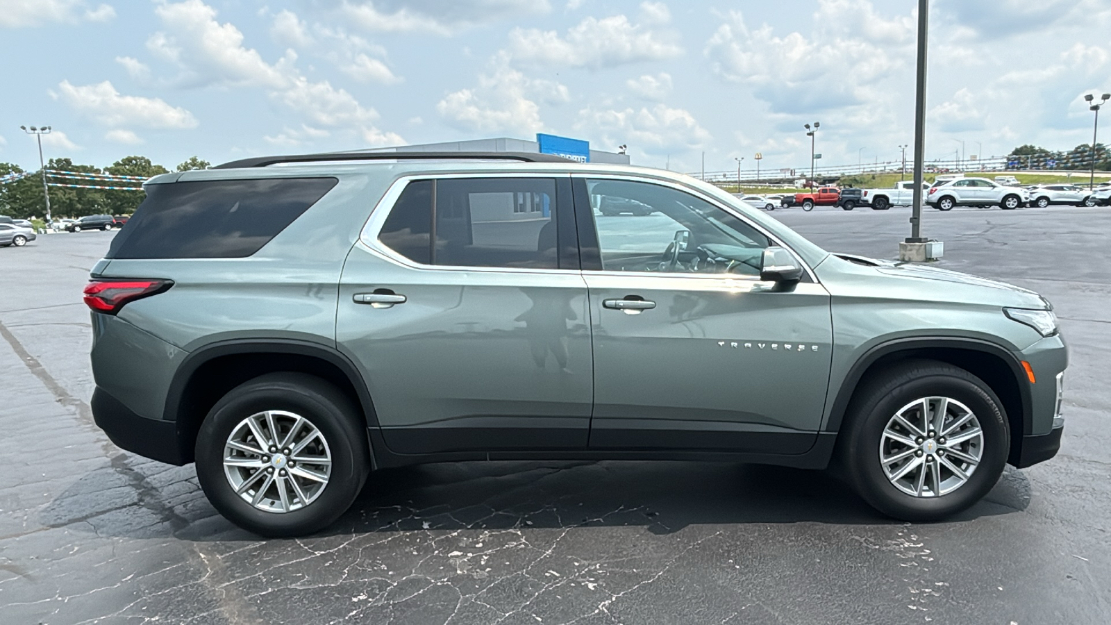 2023 Chevrolet Traverse LT 8