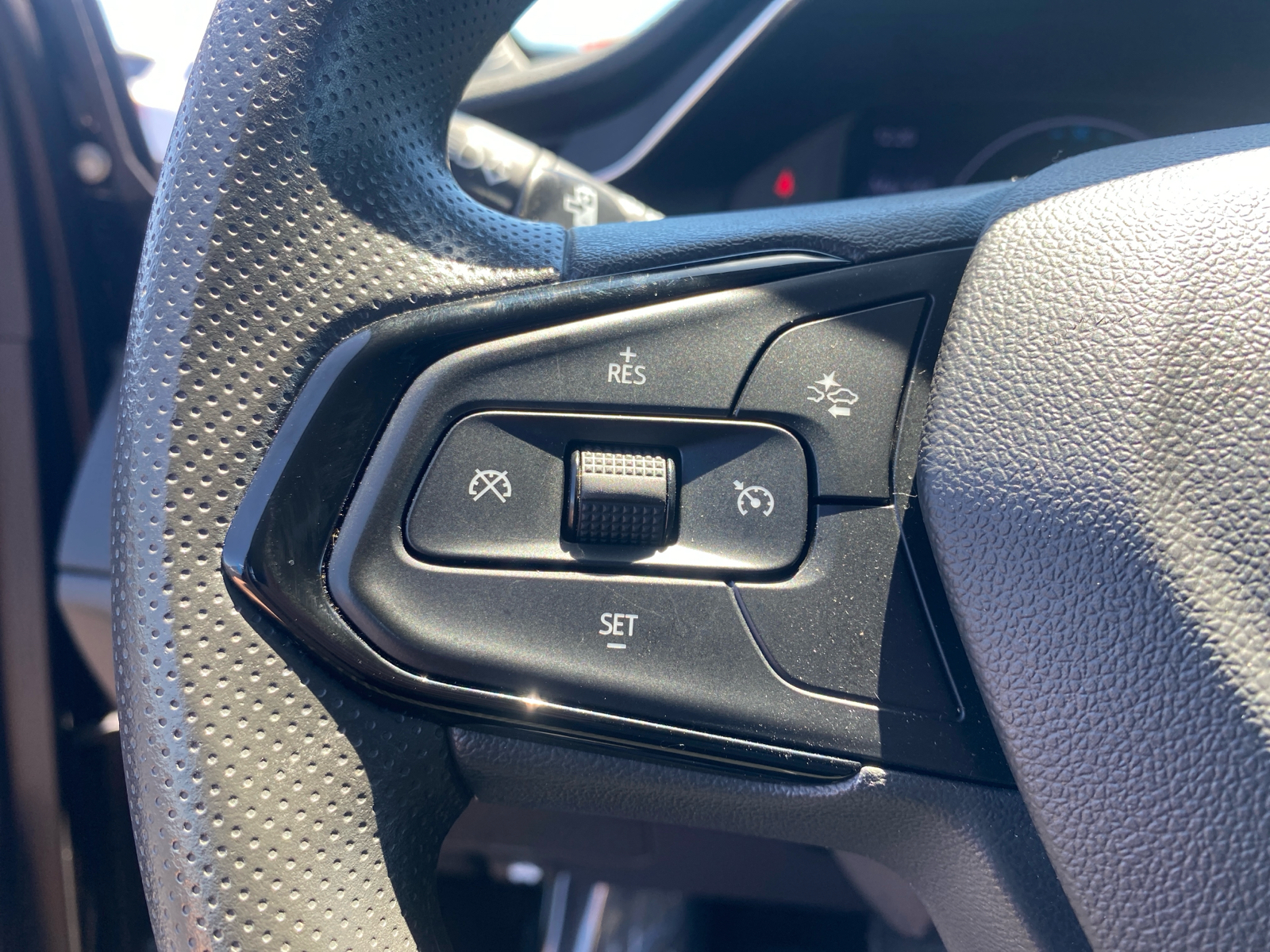 2023 Chevrolet Bolt EUV LT 17