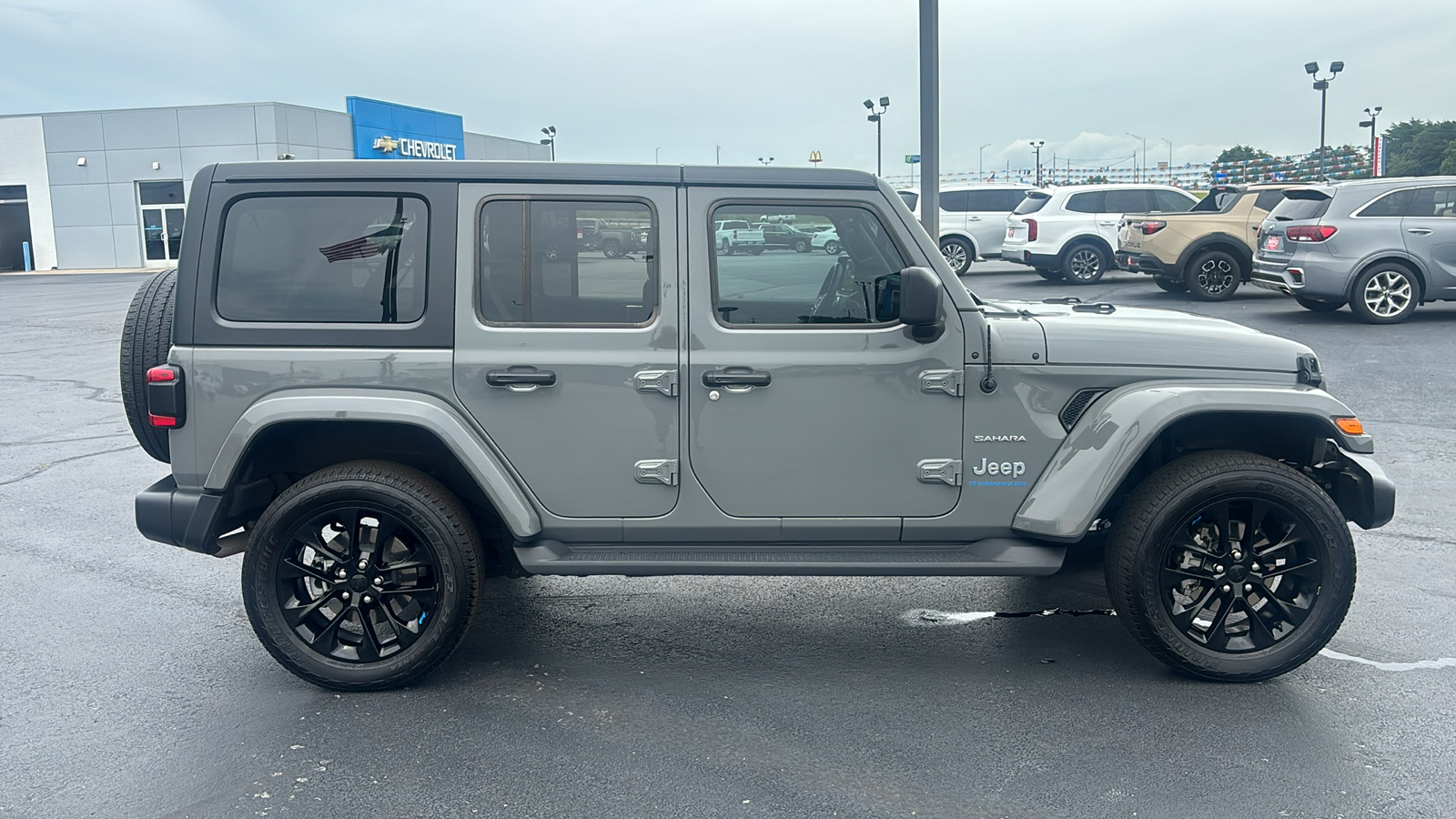 2023 Jeep Wrangler Sahara 4xe 8