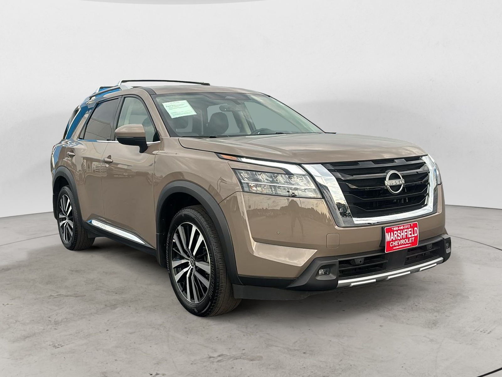 2023 Nissan Pathfinder Platinum 1