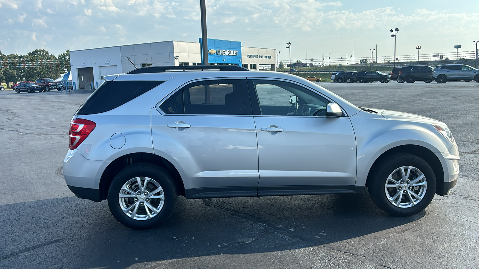 2017 Chevrolet Equinox LT 8