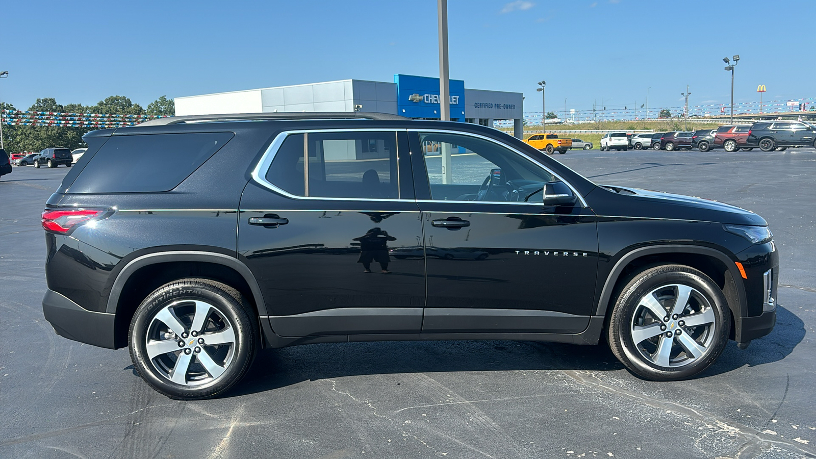 2023 Chevrolet Traverse LT Leather 8