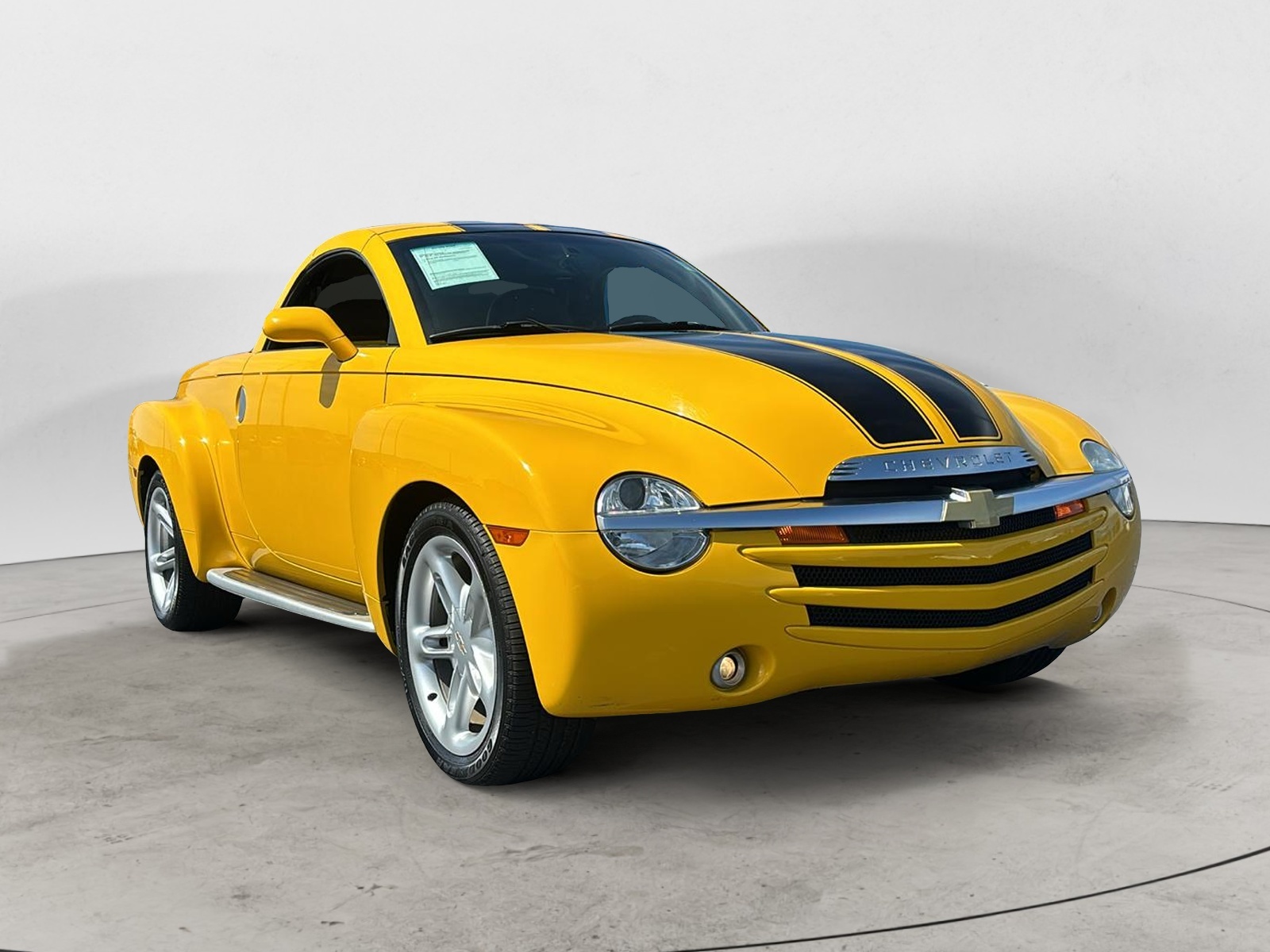 2004 Chevrolet SSR Base 1