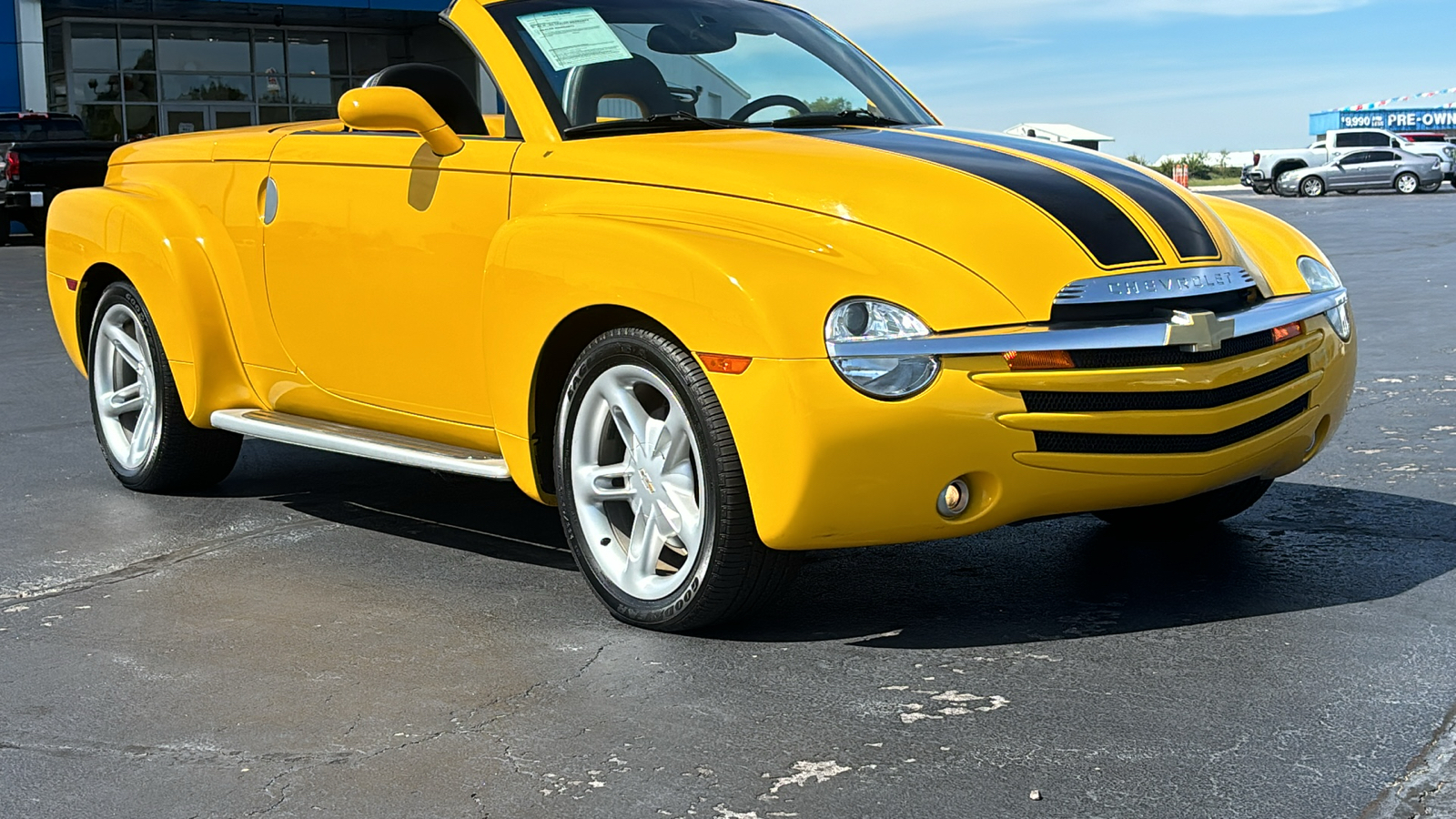 2004 Chevrolet SSR Base 23