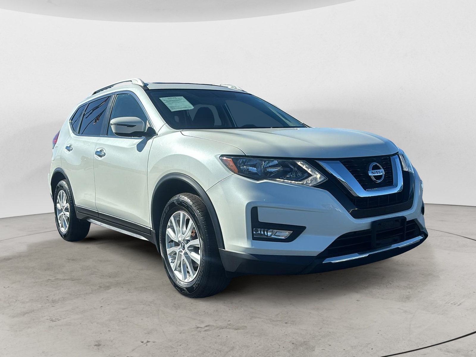 2017 Nissan Rogue  1