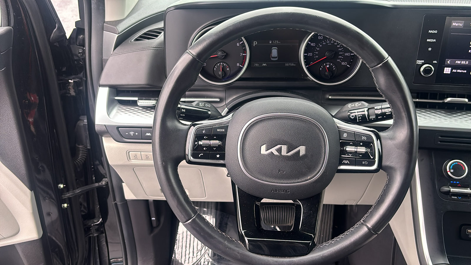 2023 Kia Carnival LX 13