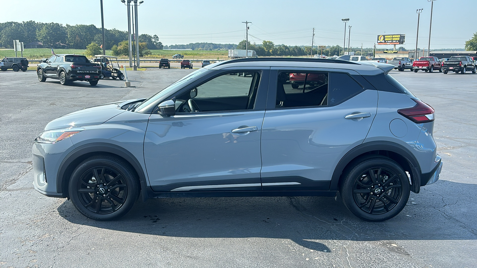 2022 Nissan Kicks SR 4