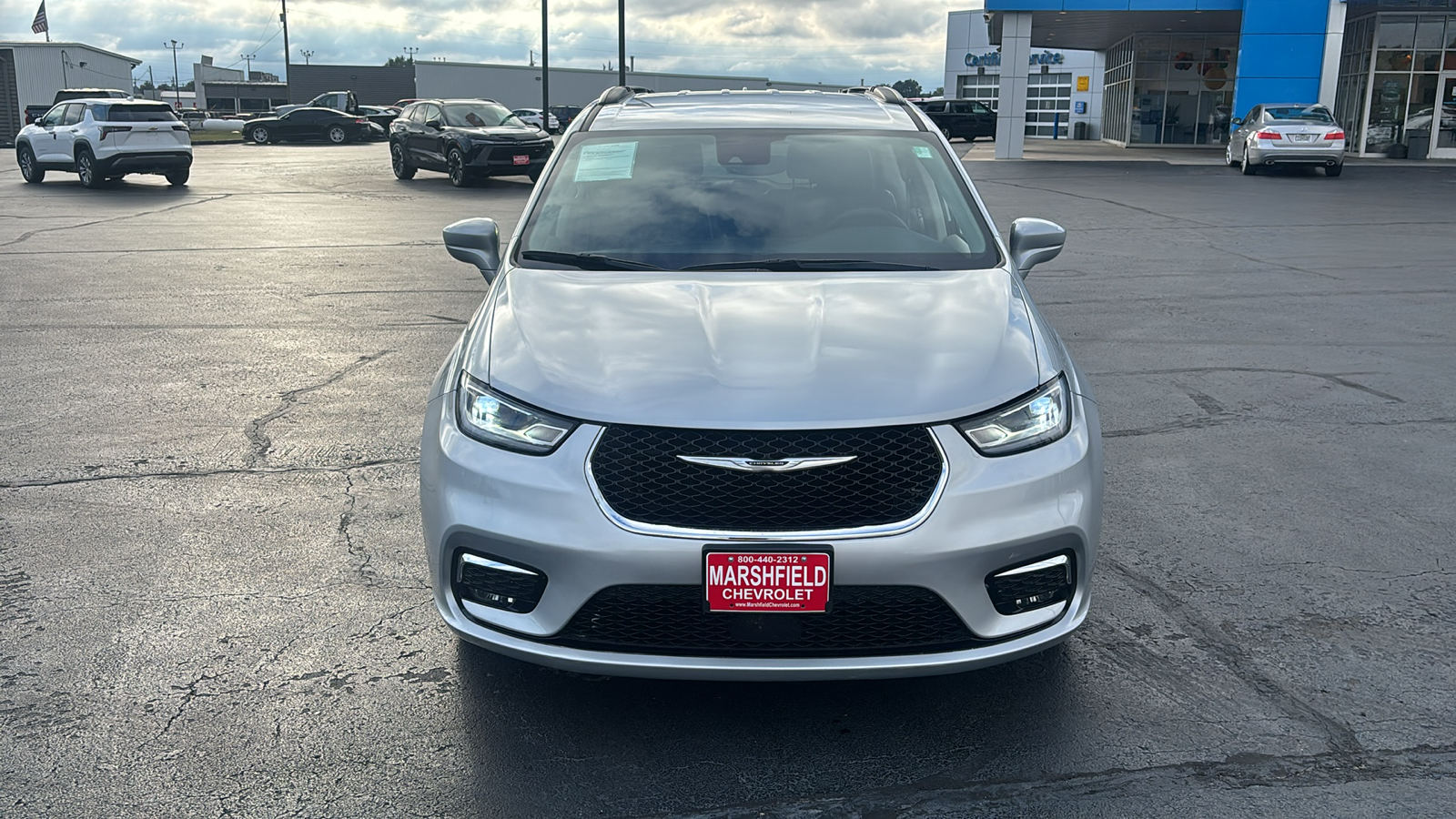 2022 Chrysler Pacifica Touring L 2