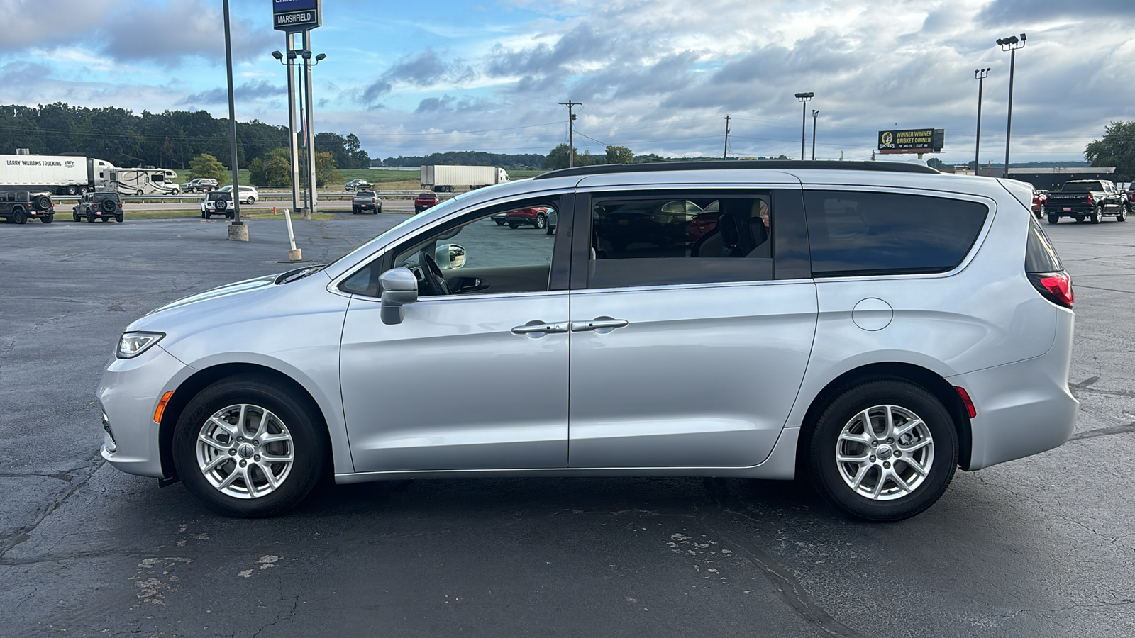 2022 Chrysler Pacifica Touring L 4