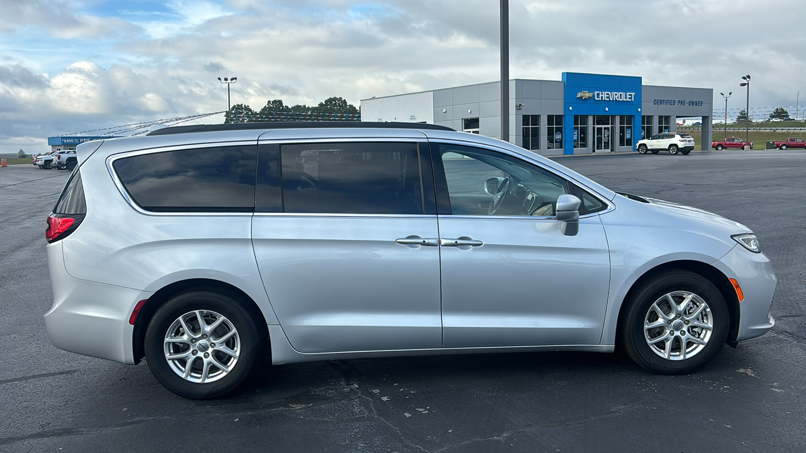 2022 Chrysler Pacifica Touring L 8