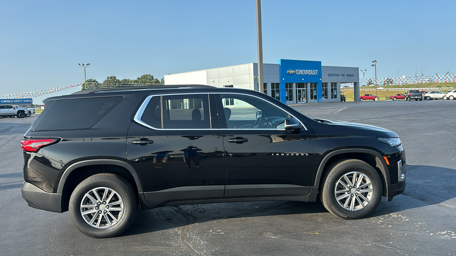 2023 Chevrolet Traverse LT 8