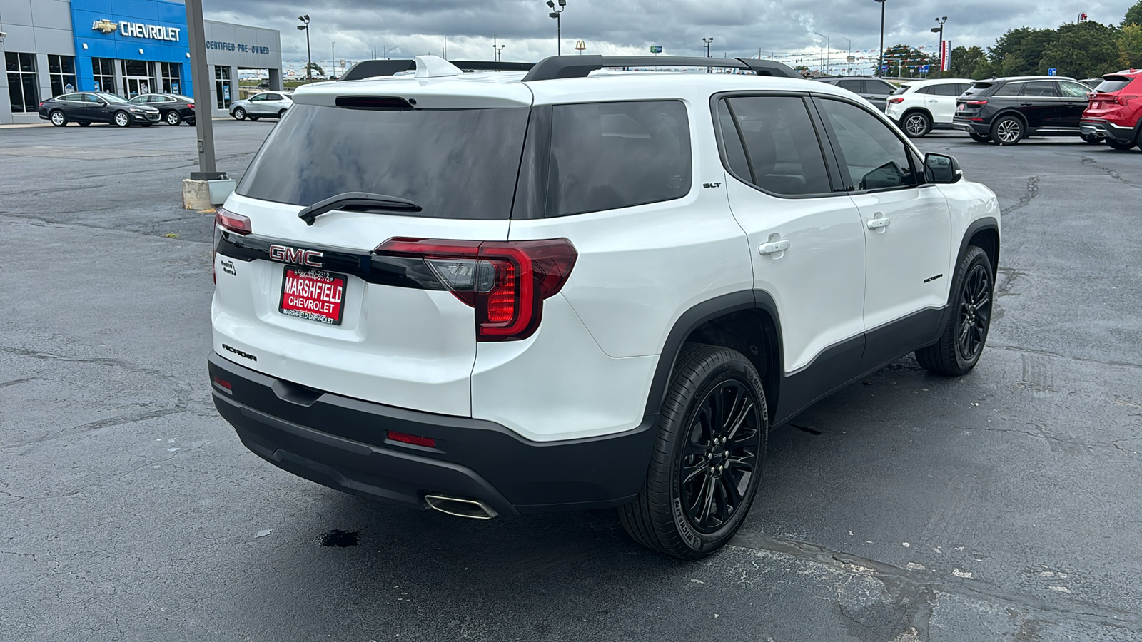 2023 GMC Acadia SLT 7