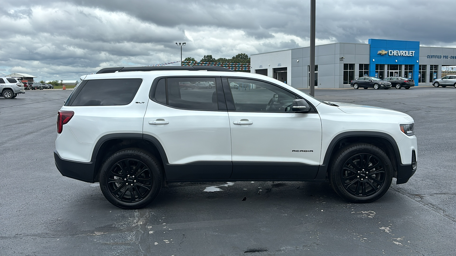 2023 GMC Acadia SLT 8