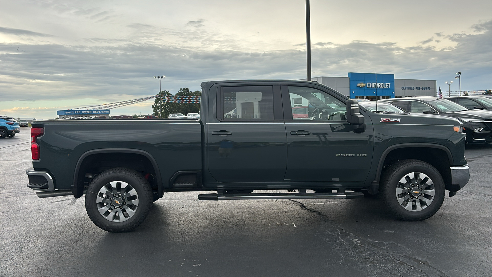 2025 Chevrolet Silverado 2500HD LT 8