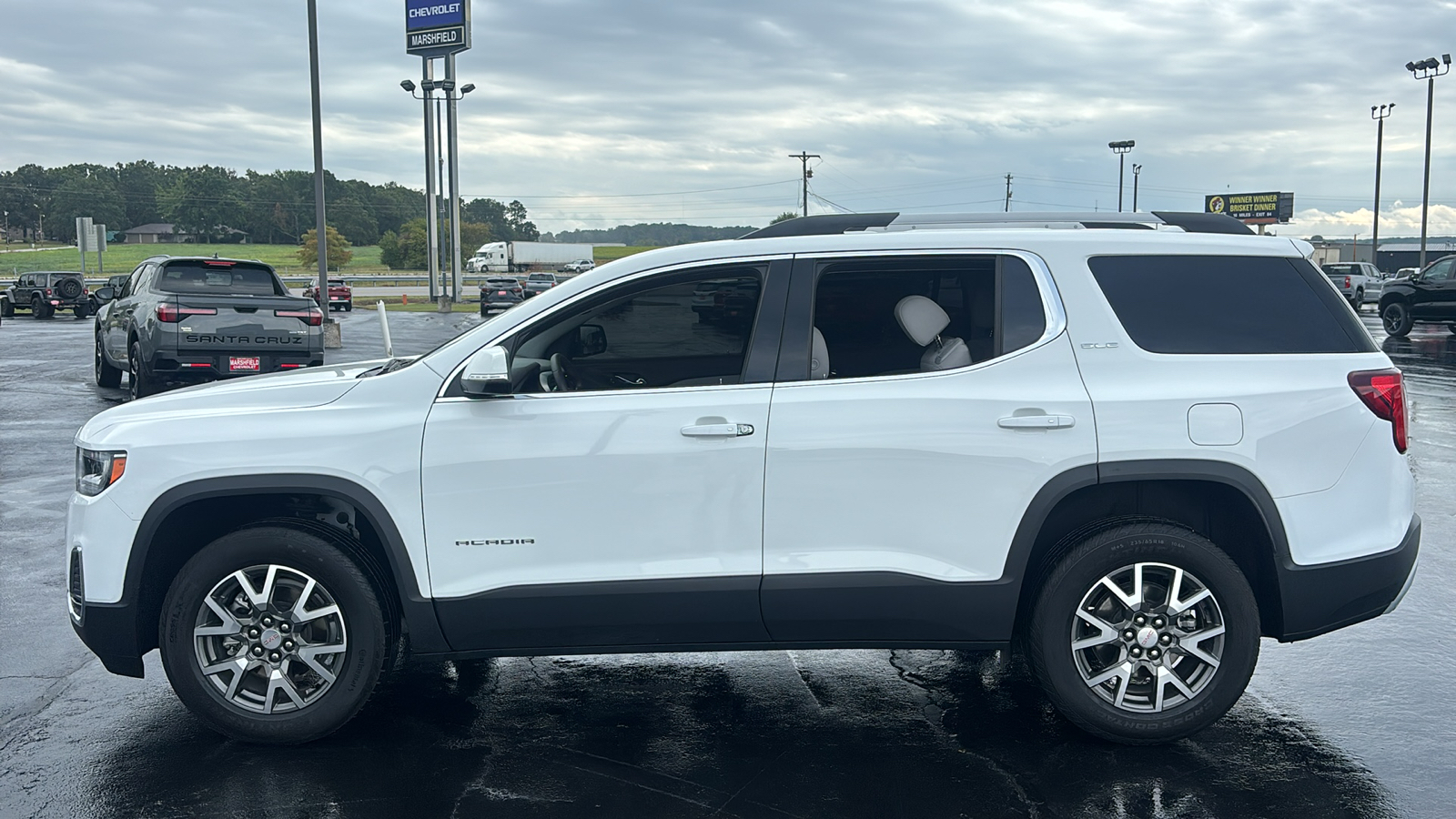 2023 GMC Acadia SLE 4