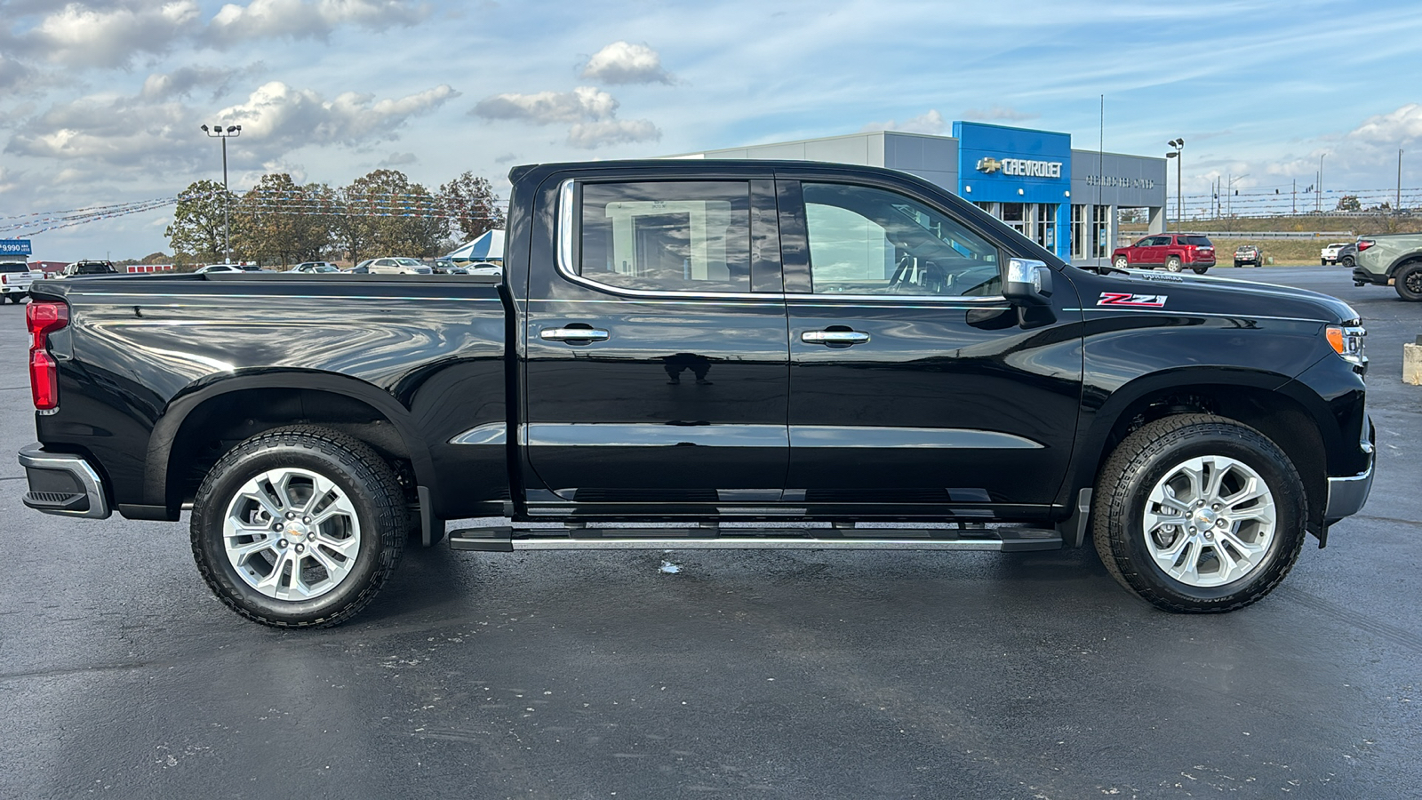 2025 Chevrolet Silverado 1500 LTZ 8