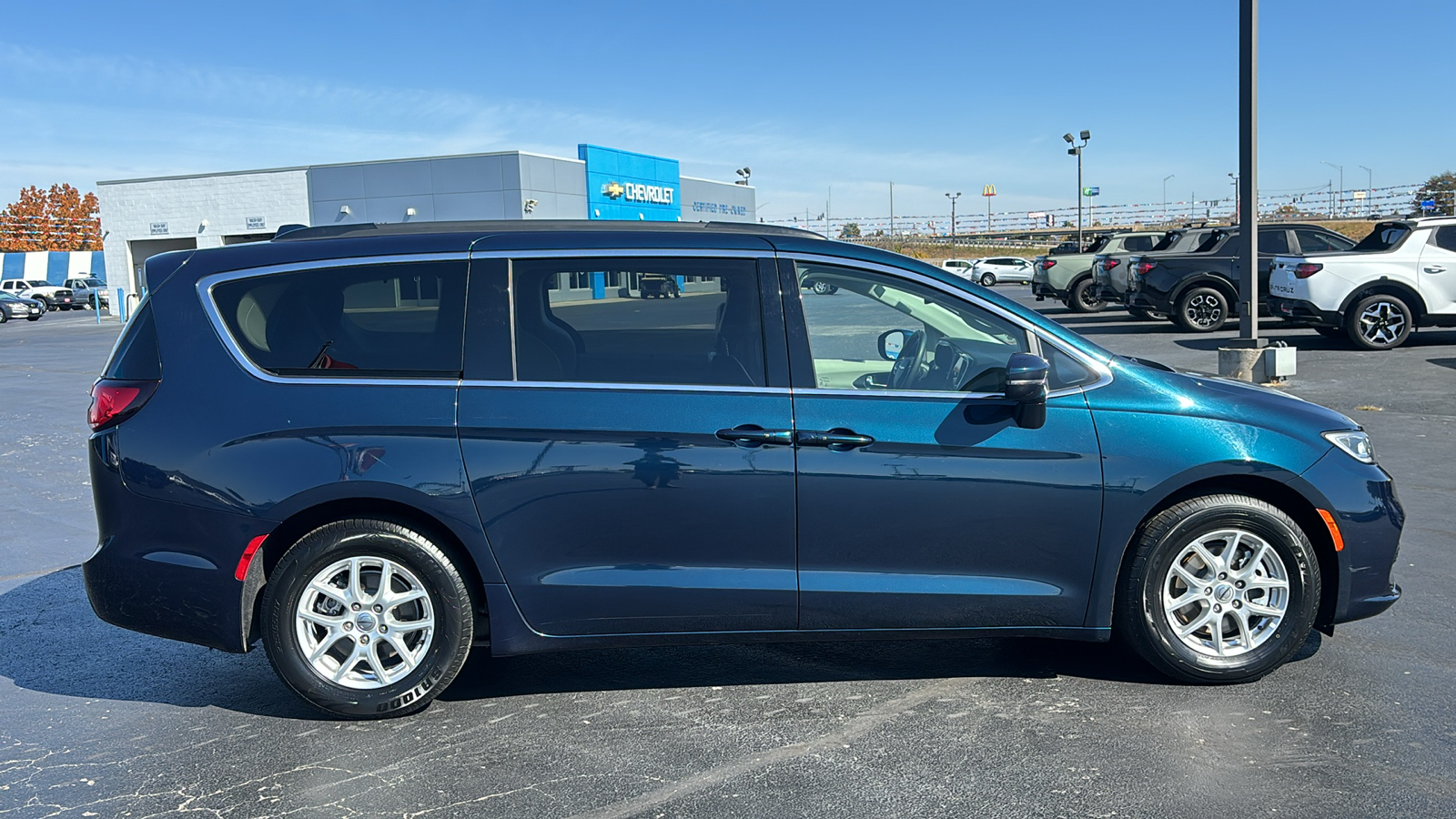 2022 Chrysler Pacifica Touring L 8