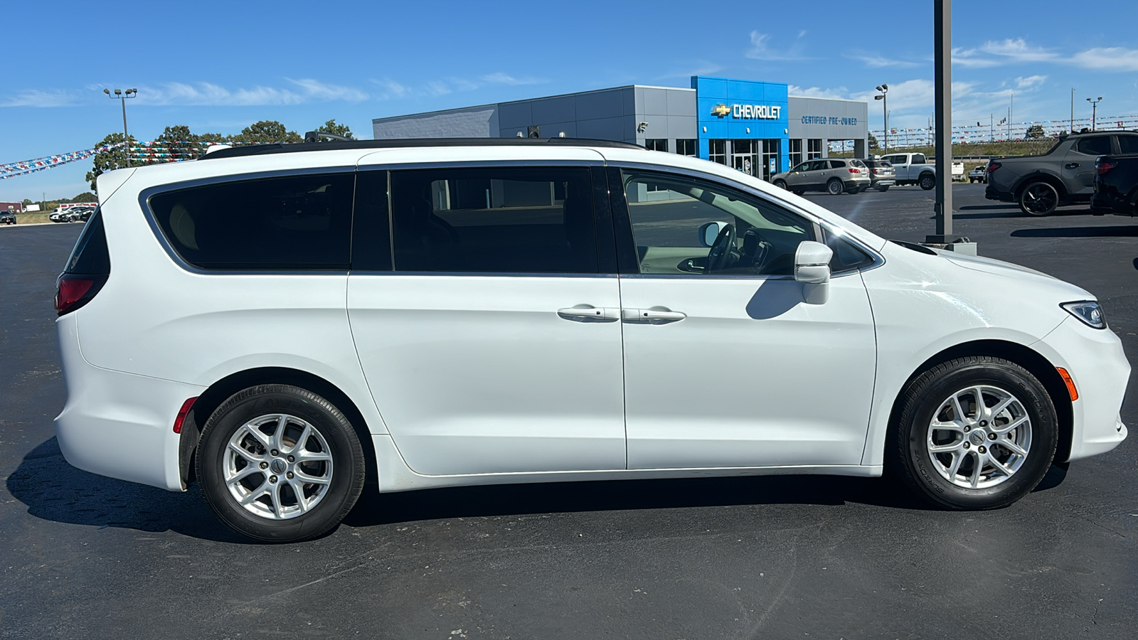 2022 Chrysler Pacifica Touring L 8