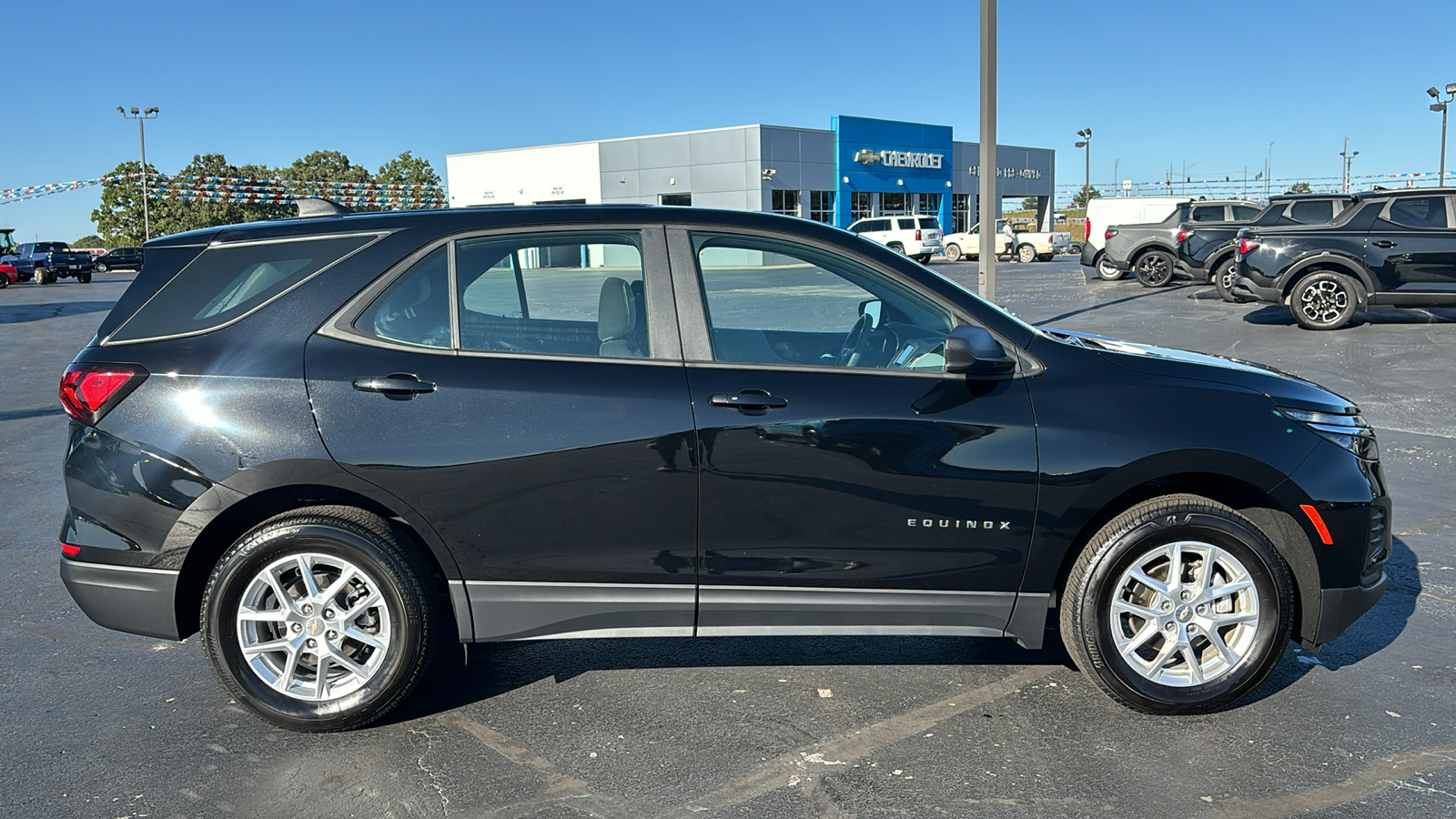 2023 Chevrolet Equinox LS 8